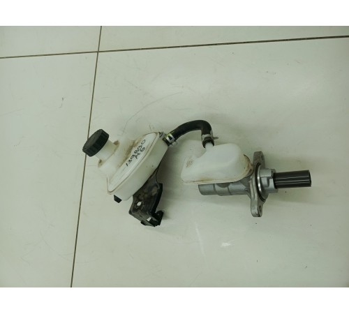 Главный тормозной цилиндр с бачком