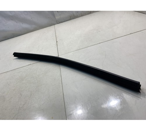 Уплотнитель стекла (задний, правый, внутренний)