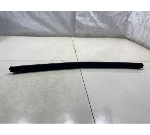 Уплотнитель стекла (задний, правый, внутренний)