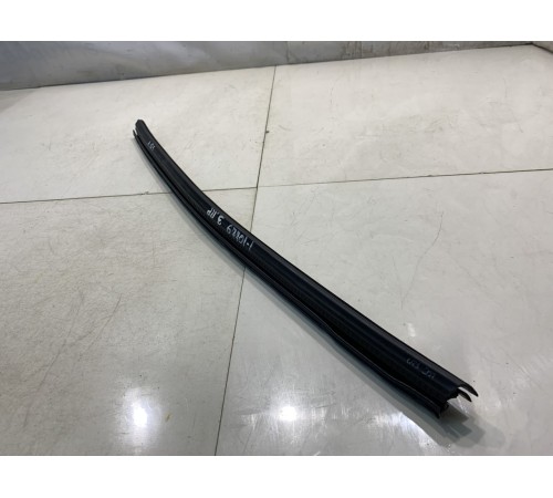 Уплотнитель стекла (задний, правый, внутренний)