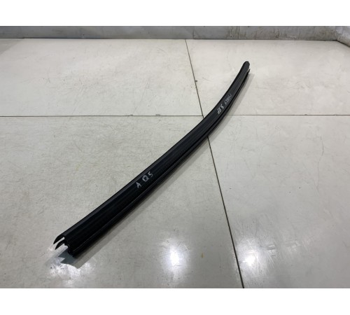 Уплотнитель стекла (задний, правый, внутренний)