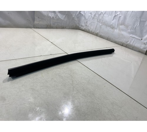 Уплотнитель стекла (задний, правый, внутренний)