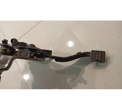 Педаль стояночного тормоза