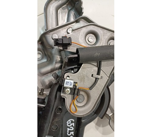 Педаль стояночного тормоза