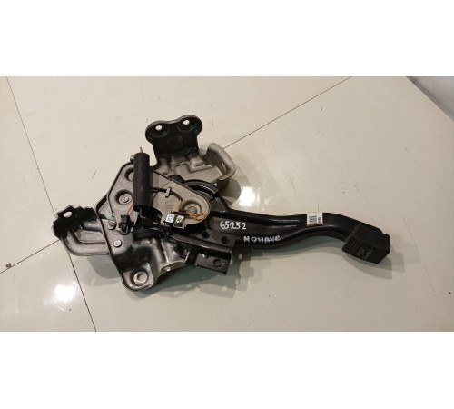 Педаль стояночного тормоза