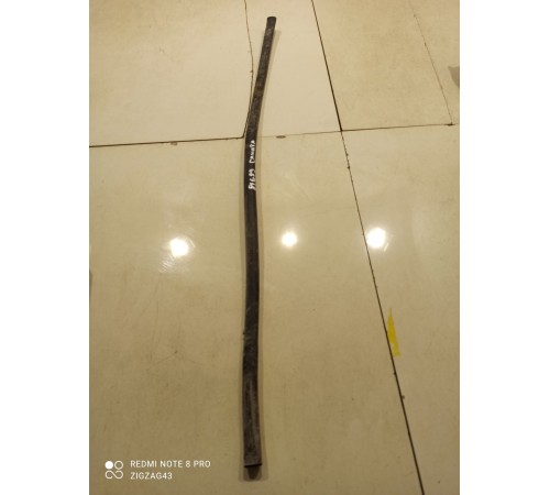 Уплотнитель капота