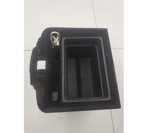 Ящик холодильник центральной консоли