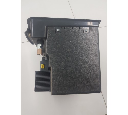 Ящик холодильник центральной консоли