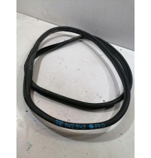 Уплотнитель двери задний правый