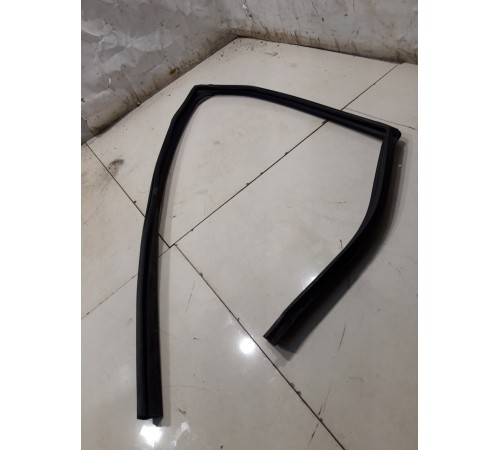 Уплотнитель стекла (задний, левый)