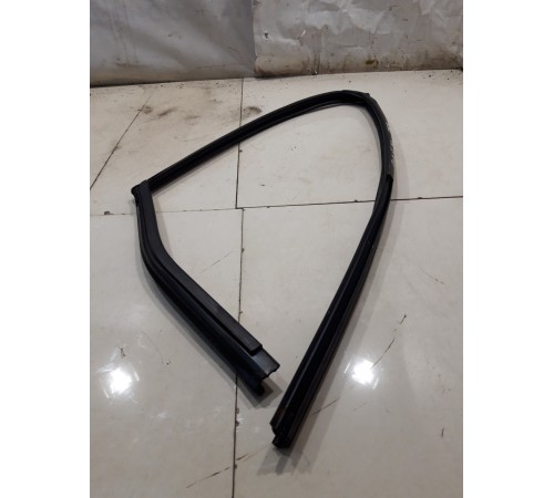 Уплотнитель стекла (задний, левый)