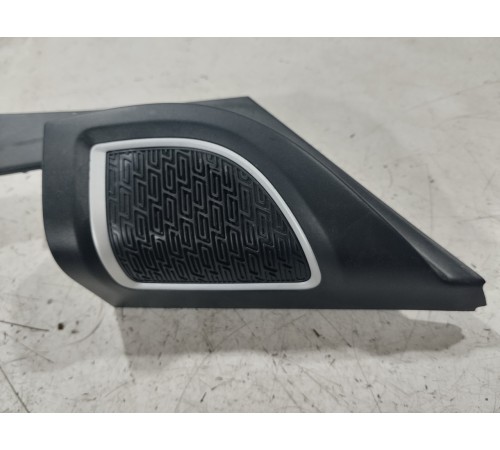 Накладка двери передняя правая с динамиком