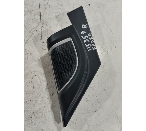 Накладка двери передняя правая с динамиком