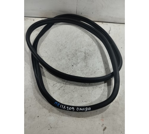 Уплотнитель двери передний правый