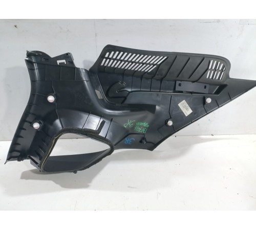 Обшивка задней стойки правая верхняя