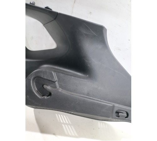 Обшивка задней стойки правая верхняя