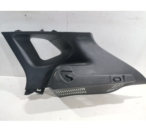 Обшивка задней стойки правая верхняя