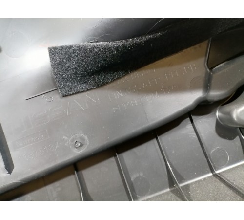 Обшивка задней стойки правая верхняя