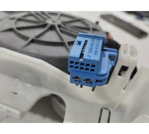 Привод (моторчик) подъема крышки багажника