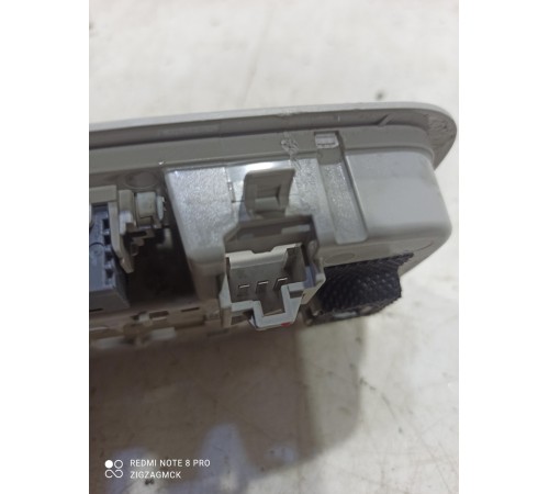 Плафон внутреннего освещения салона