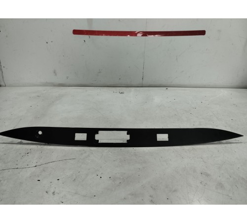 Накладка крышки багажника (подсветки номера)