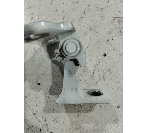 Петля двери(задняя левая верхняя)