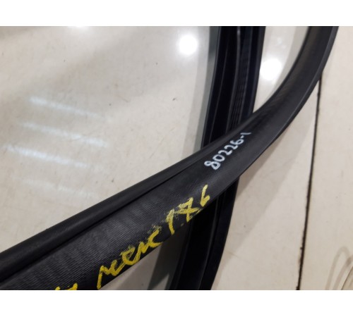 Уплотнитель двери(задний правый)