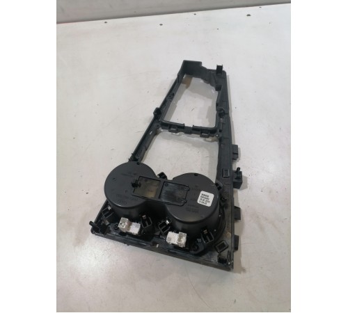 Накладка центральной консоли с подстаканниками