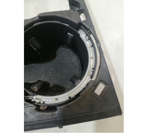 Накладка центральной консоли с подстаканниками