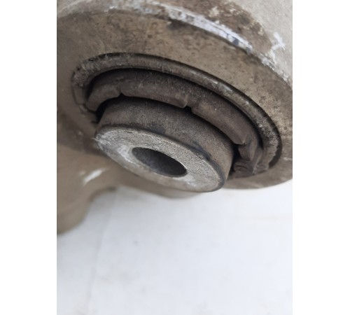 Кулак поворотный(задний левый)