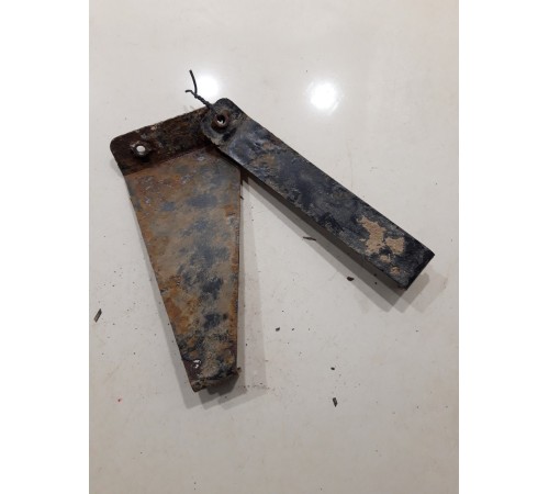 Кронштейн(крепление) защиты бака правый