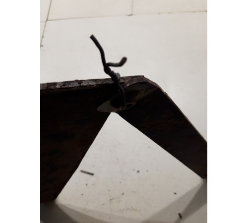 Кронштейн(крепление) защиты бака правый