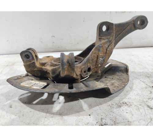 Кулак поворотный передний правый