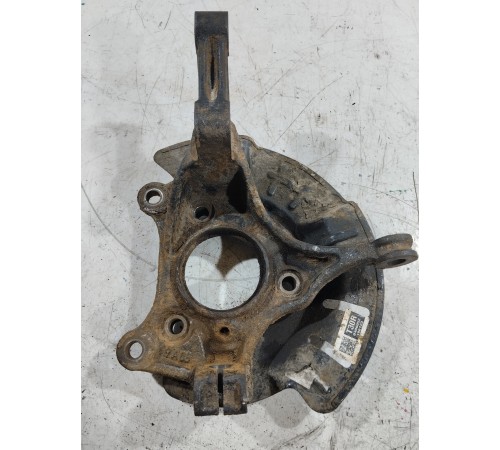 Кулак поворотный передний правый