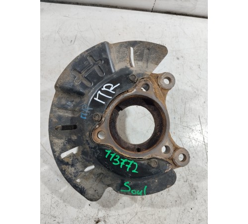 Кулак поворотный передний правый