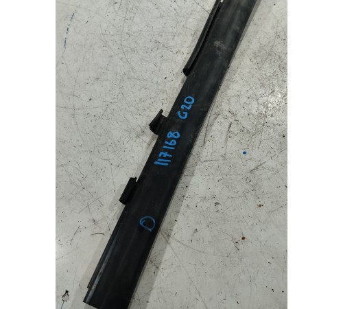 Уплотнитель капота