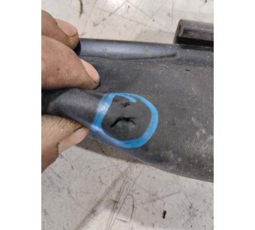 Уплотнитель капота