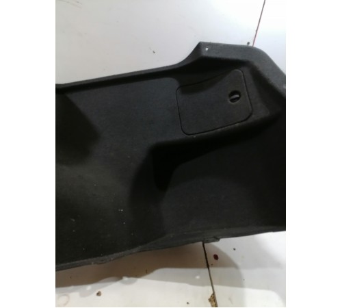Обшивка багажника правая