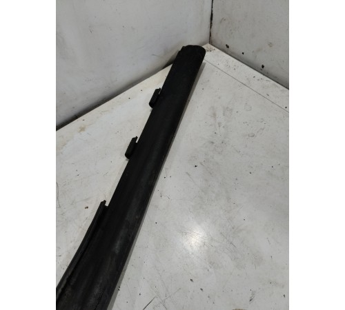 Уплотнитель капота