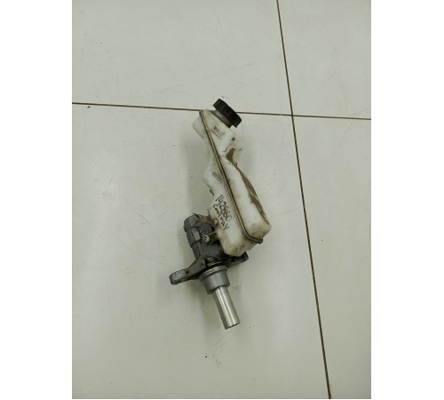 Главный тормозной цилиндр с бачком