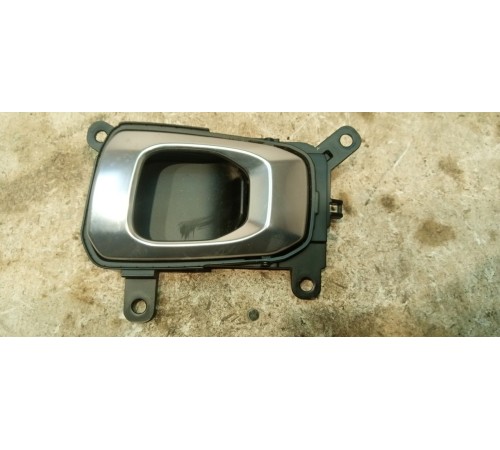 Ручка двери передней левой внутренняя