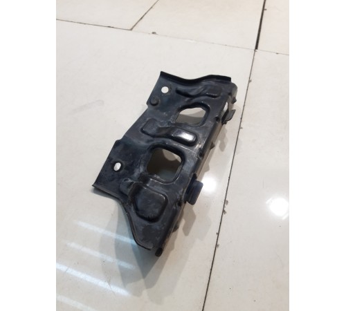 Кронштейн передний правый