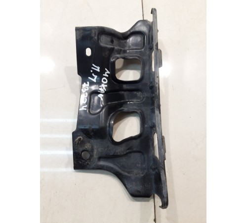 Кронштейн передний правый