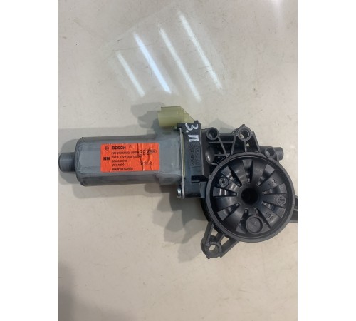 Моторчик стеклоподъемника (задний, правый)