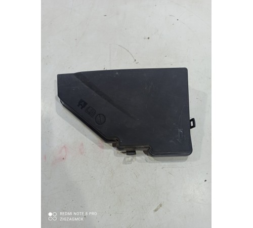 Крышка блока предохранителей