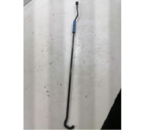 Фиксатор капота