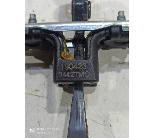 Ограничитель двери(передний правый)