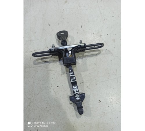 Ограничитель двери(передний правый)