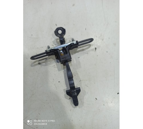 Ограничитель двери(передний правый)