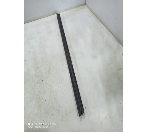 Уплотнитель стекла (передний правый внутренний)